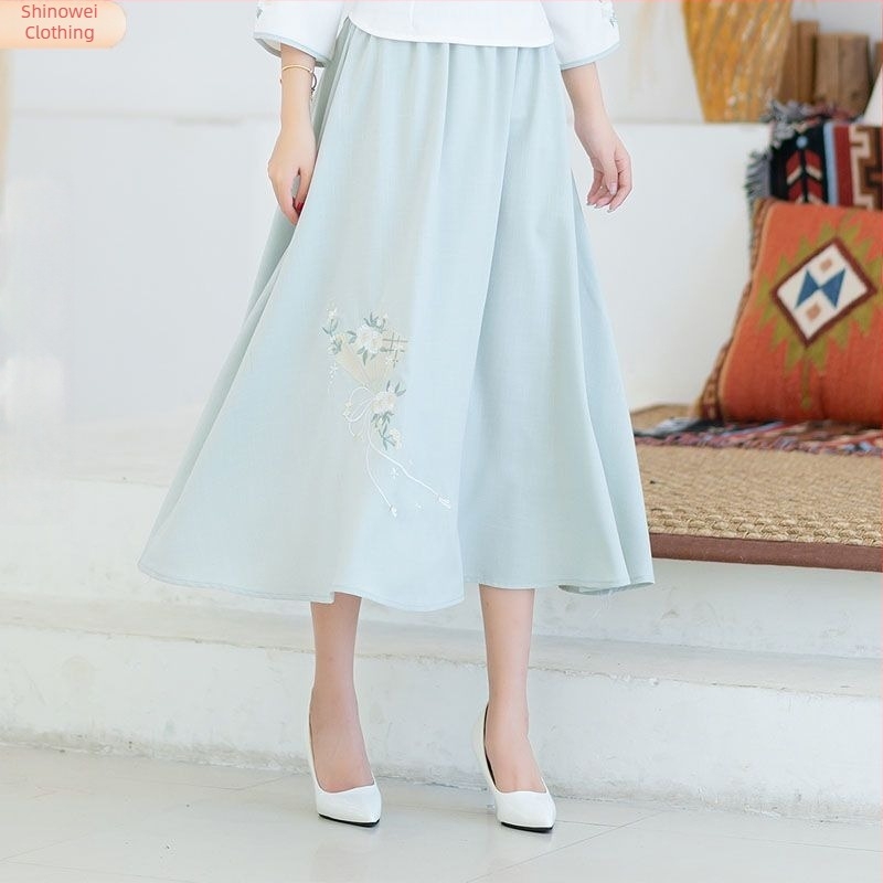 Ženska haljina u Hanfu stilu s izvezenim polu rukavima i asimetričnim ovratnikom, retro inspiracija, elegantan izgled