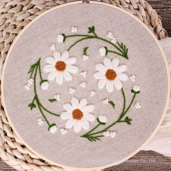 Daisy: Komplet za broderiju na platnu za početnike — ručno izrađeni motivi biljaka