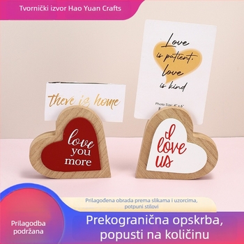 Drveni držač kartica u obliku srca za vizitke i bilješke – stolni ukras