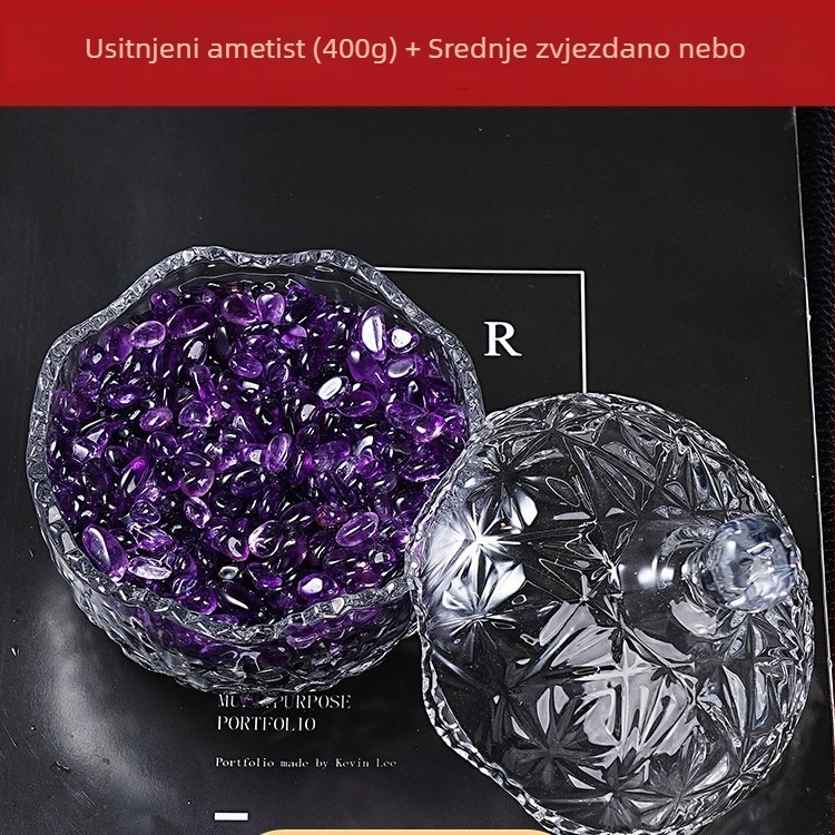 Prirodni kristal ametist – ljubičaste sitne čestice, demagnetizirajući kamen i posuda za demagnetiziranje za čišćenje sirovih kamenja – dekorativni komad