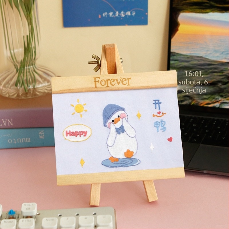 Izšivani karikaturni dekorativni okvir za fotografije sa stalkom – DIY komplet, stolna dekoracija, poklon za najbolju prijateljicu