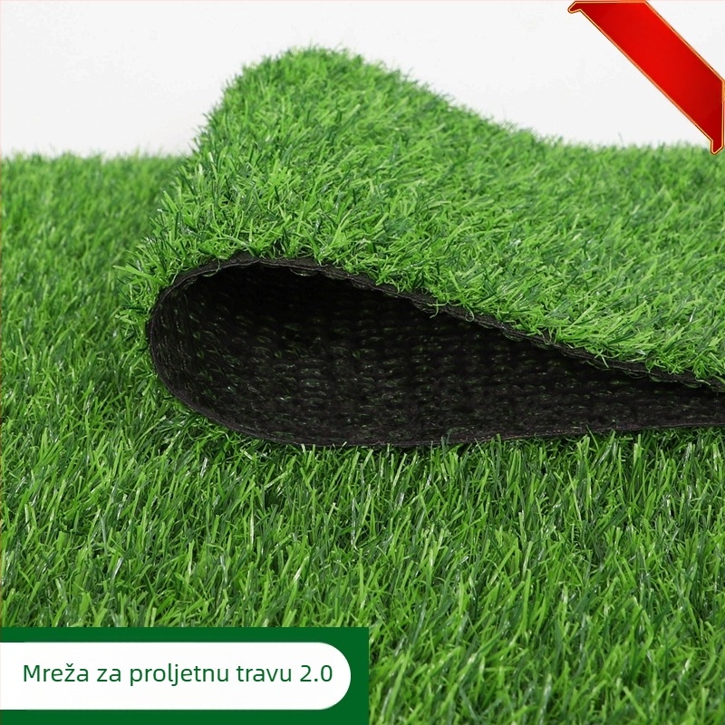 Umjetna trava za balkon — dekorativan zaslon, zeleni tepih i plastične lažne biljke za vrtić