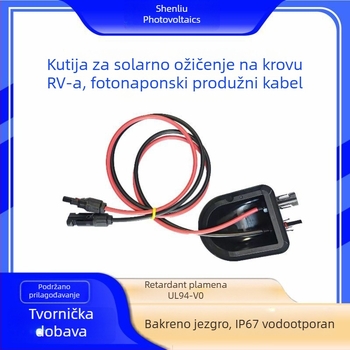 Kutija za fotonaponsku spojnicu na krovu kamp kuće s produžnim kabelom