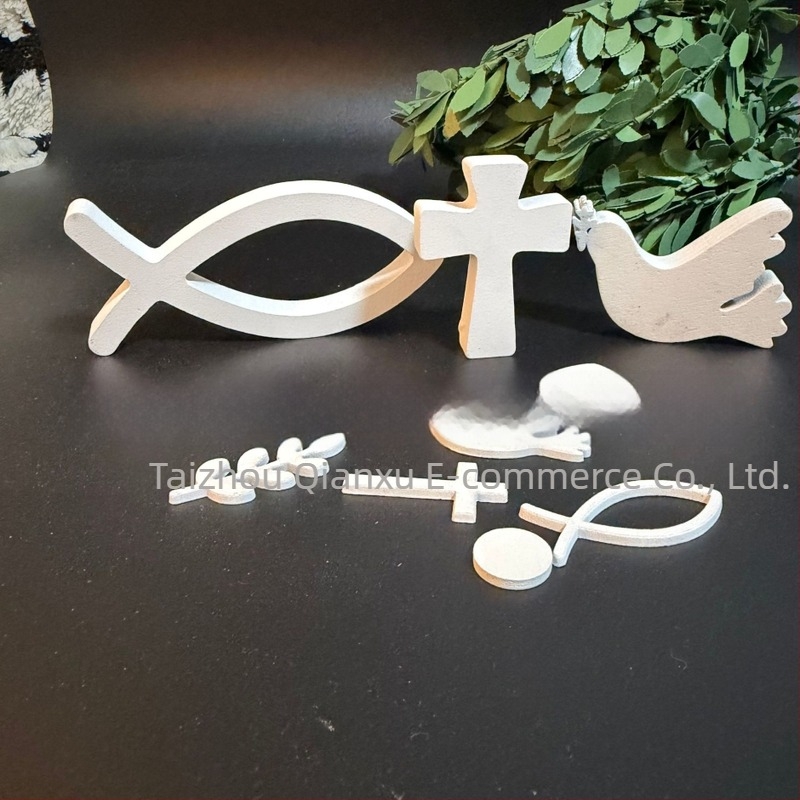 Drvene ukrasne ribice od bukovine, skup od 66 komada, križ i golub mira, stolna dekoracija
