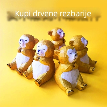 Ručno izrezbarena drvena figurica slatke zlatne majmunice, obojena i gravirana
