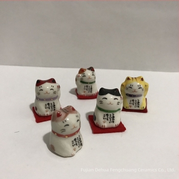 Mini keramičke mačkice u japanskom stilu – set dekoracija za dom