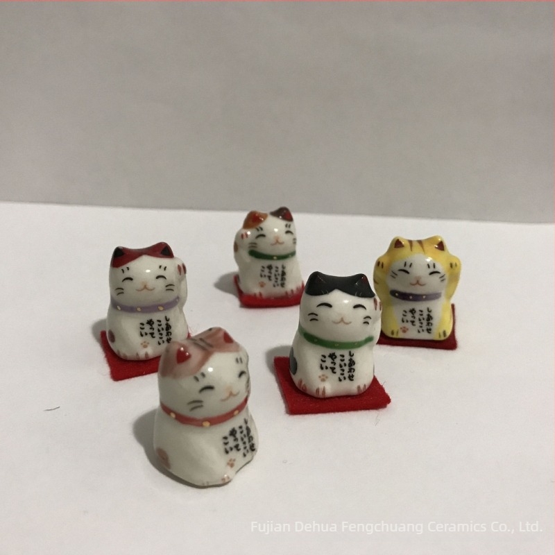 Mini keramičke mačkice u japanskom stilu – set dekoracija za dom