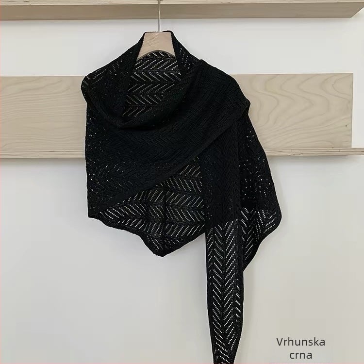 Jednobojni tanki trokutasti šal od ice silk s prorezanim detaljem od lana