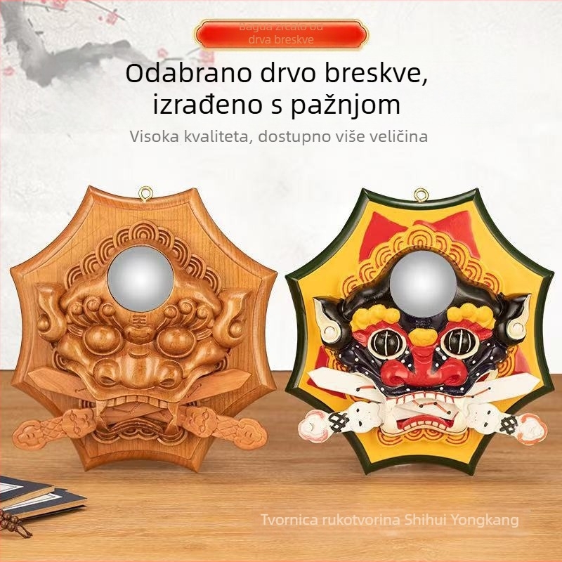 Ručni privjesak od drveta breskve s reljefnom lava koja grize mač, pažljivo izrezbaren ukras za dom