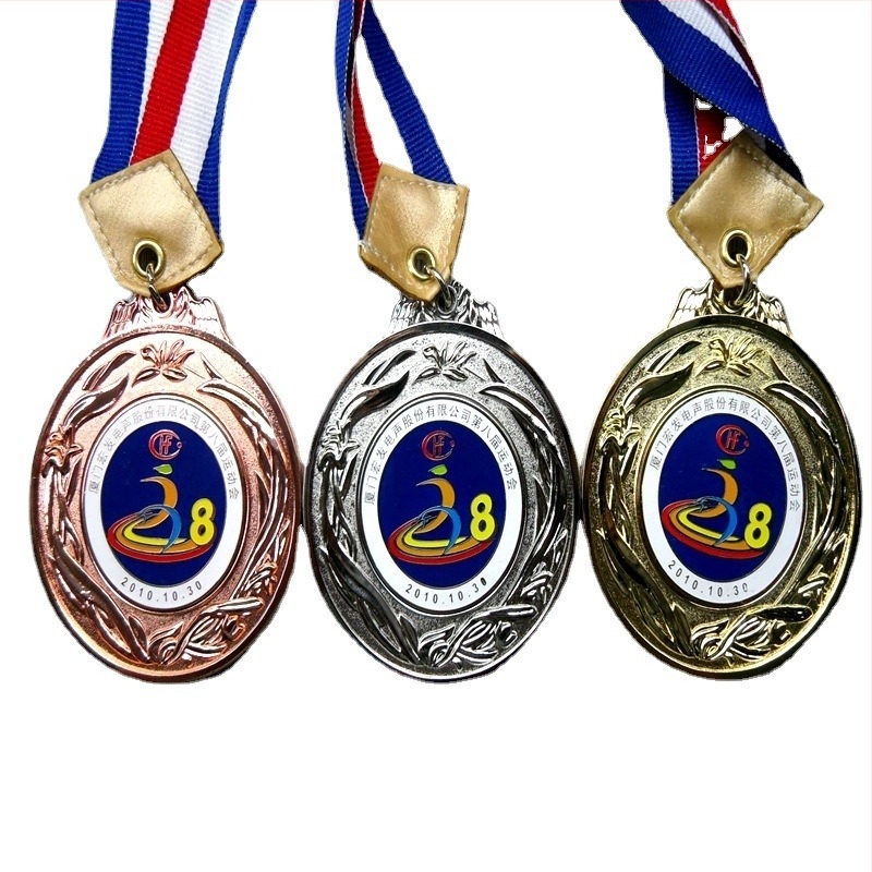 Maratonska medalja s kristalnim akcentom – metalni sportski nagradni predmet s završnim premazom zlatnog, srebrnog ili bakrenog