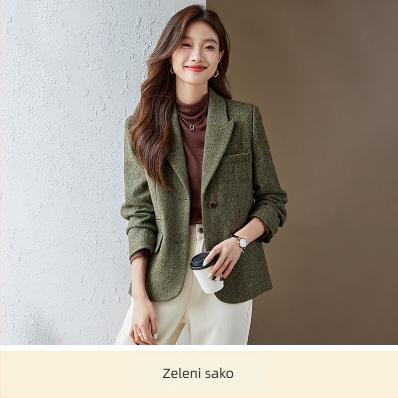 Zeleno retro vuneno sako za proljeće i jesen – vrhunski ležerno-elegantan model za malu figuru
