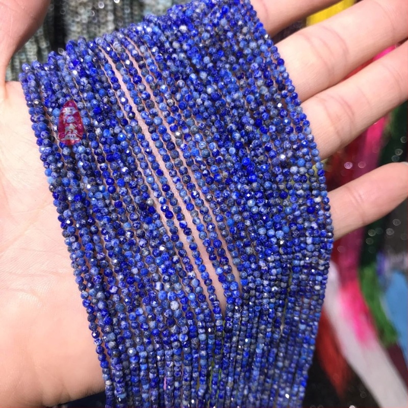 Prirodno neobrađene lazuritne kuglice, male slobodne perle, poluproizvodi s presjekom za DIY nakit