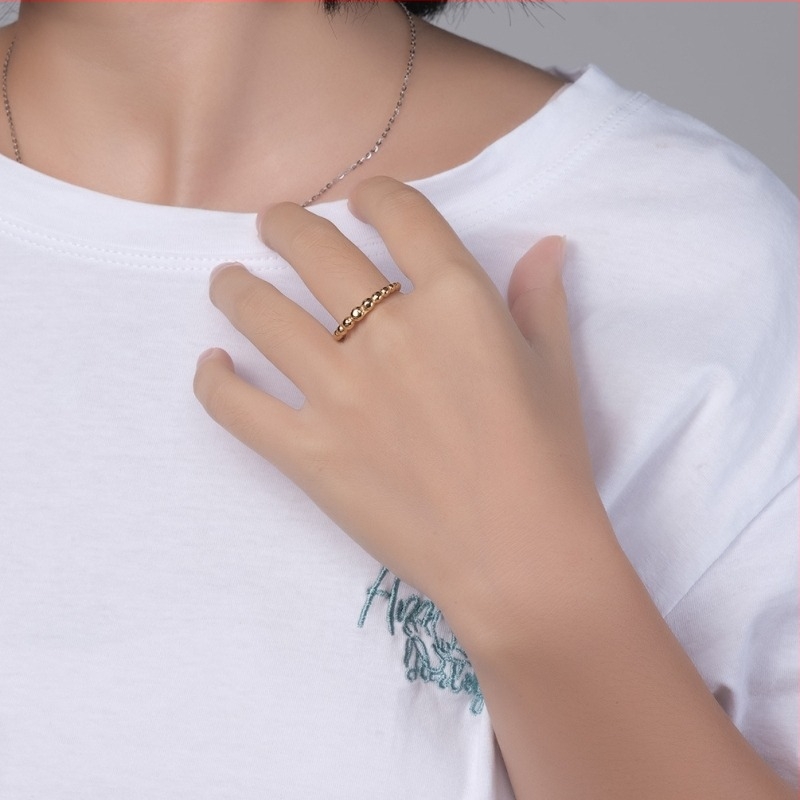 Unisex narukvica od titan čelika s nepravilnim kuglicama – minimalistički stil