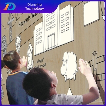 Holografska interaktivna stijena s projekcijom, glazbom i edukacijom za djecu, uronjena dodirna podloga