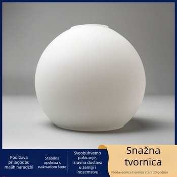 Stakleni abažur mliječno-bijele boje, okruglog oblika kuglice, ravan rub, za stolne, stajaće lampe i lustere.