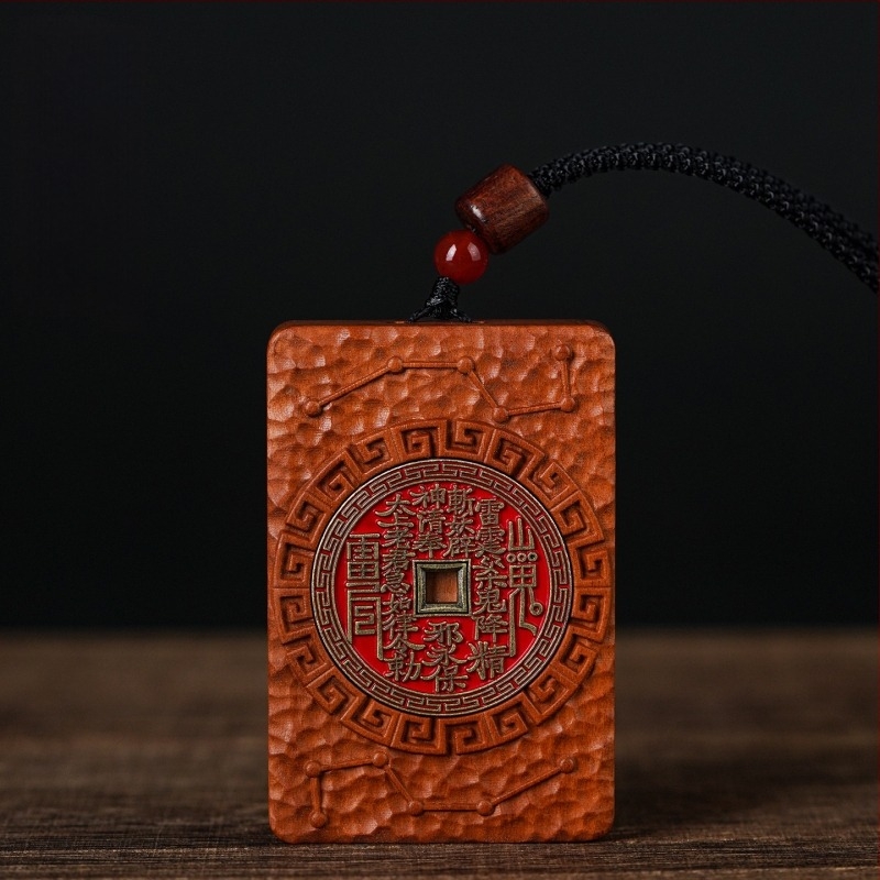 Prirodno drvo od jujube – dvostrani taoistički talisman s ugraviranim motivom