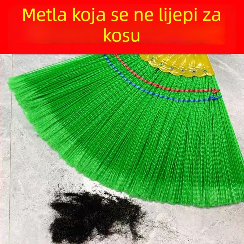 Izdržljiva plastična metla s dugim držalom i drvenom ručkom; velika veličina; kosa se ne lijepi.