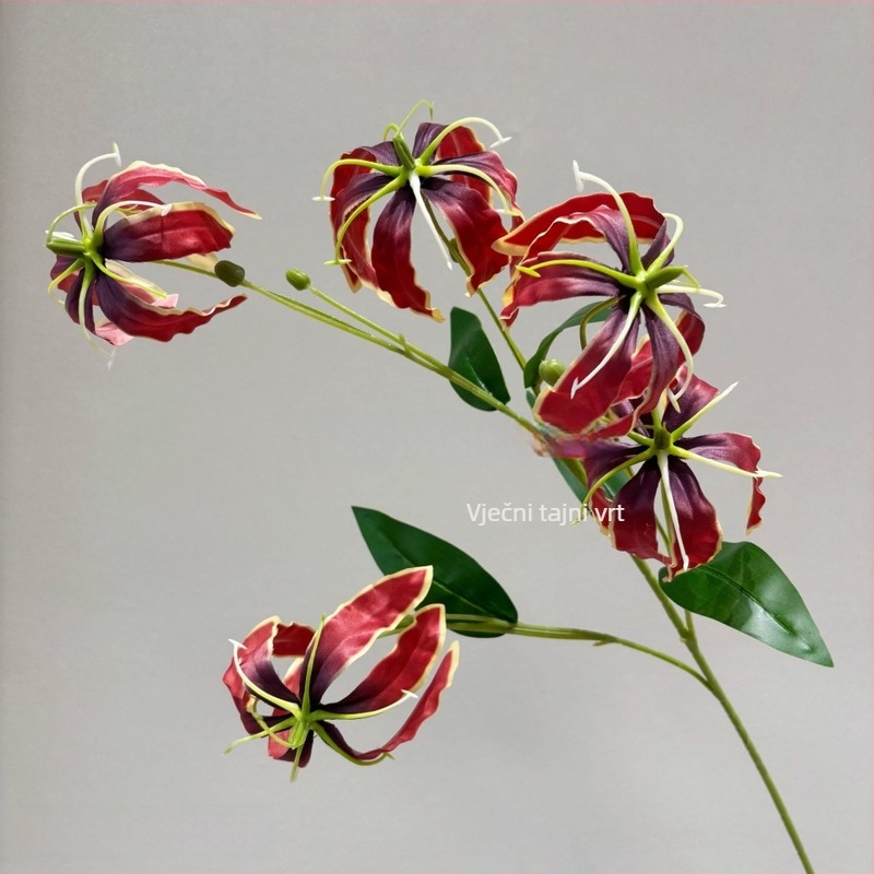 Umjetno svileno cvijeće za svadbene fotografije i dekoracije