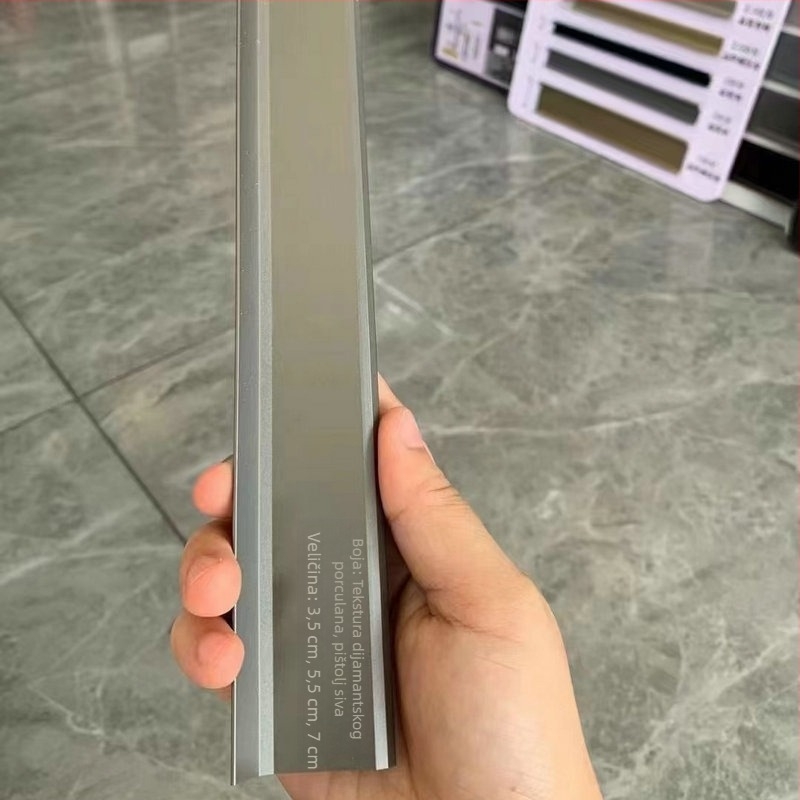 Deblji ugrađeni minimalistički aluminijski profil za zid