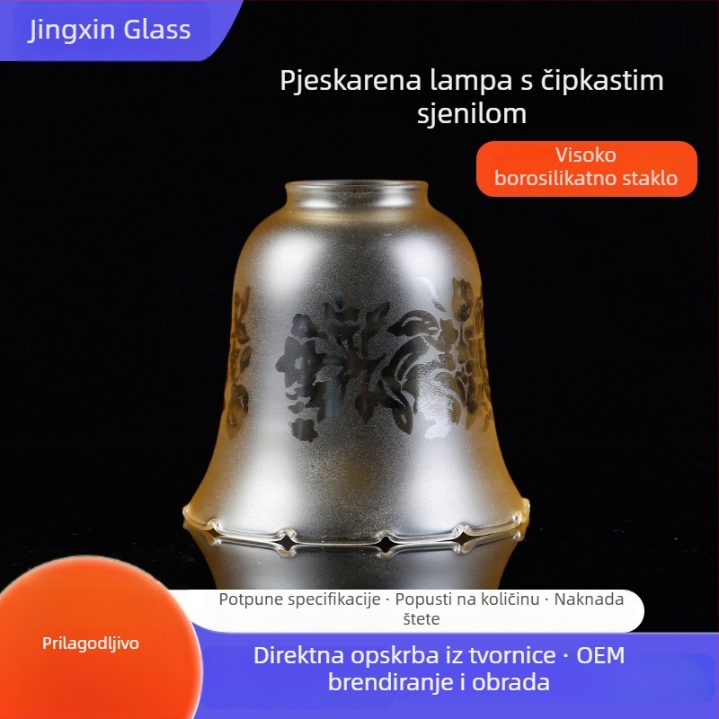 Stakleni abažur lampe – dodatak rasvjeti s cvjetnim motivom premazanim sprejem