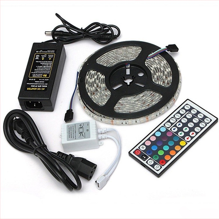 5050 RGB LED trakasti set, 60 LED, duljina 5 m, vodootporan, 12V, daljinsko upravljanje, regulacija jasnosti, 14.4W, epoksirani premaz, CE certifikat