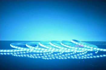LED traka 2835, vanjska vodootporna, 220V, RGB tri boje, nagnuta troredna stropna svjetiljka za dnevni boravak