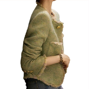 Francuska elegancija, resasti tweed, kratki zeleni ženski sako u Chanel stilu, proljeće i jesen, dojam vrhunske kvalitete