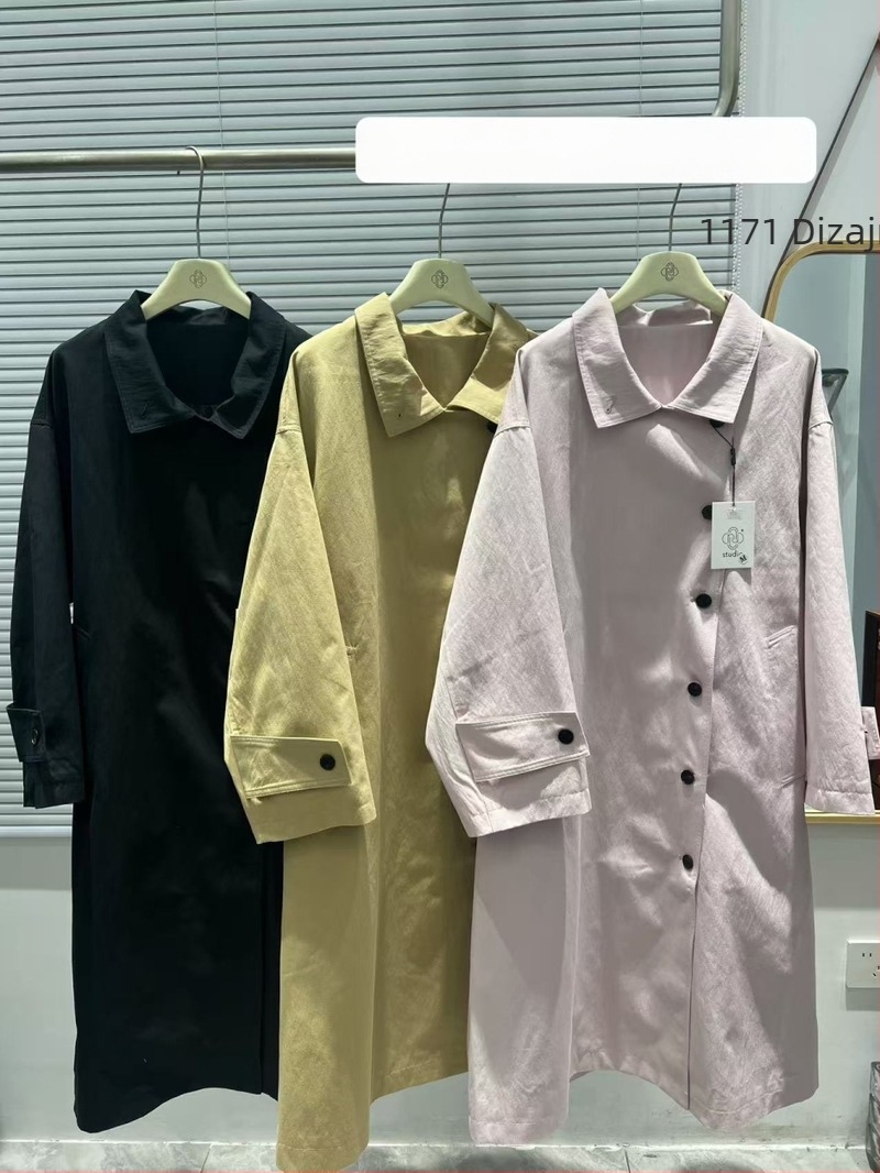 Ženski trench coat od pamukaste smjese s stojećim ovratnikom, slobodan kroj, srednja duljina, proljetni casual stil