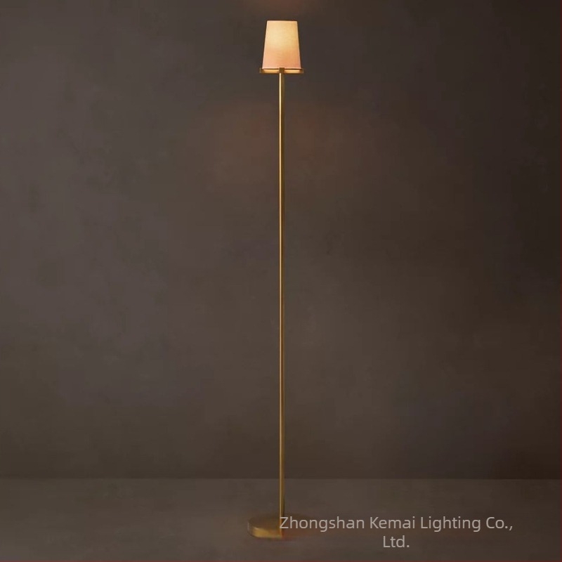Dizajnerska podna lampa u nordijskom minimalističkom stilu, američki utjecaj, tijelo od željeza i stakleno sjenilo, pogodna za dnevni boravak i studij