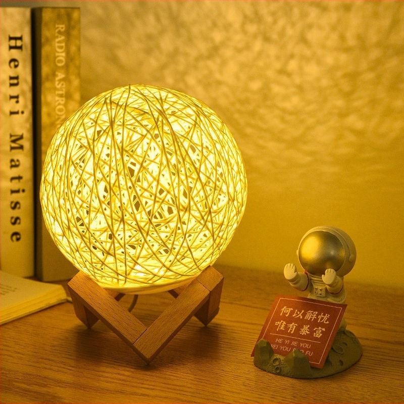 Kreativna noćna lampa za noćni ormarić s kuglom od bambusa i ratana, USB napajanje