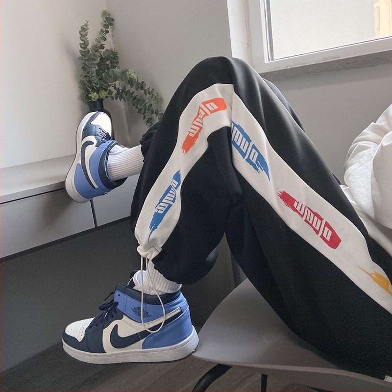 Muške joggers kontrastnih boja, korejski stil, ležerne sportske hlače s uskim završecima, poliester elastan, ljeto 2025