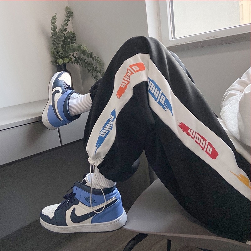 Muške joggers kontrastnih boja, korejski stil, ležerne sportske hlače s uskim završecima, poliester elastan, ljeto 2025