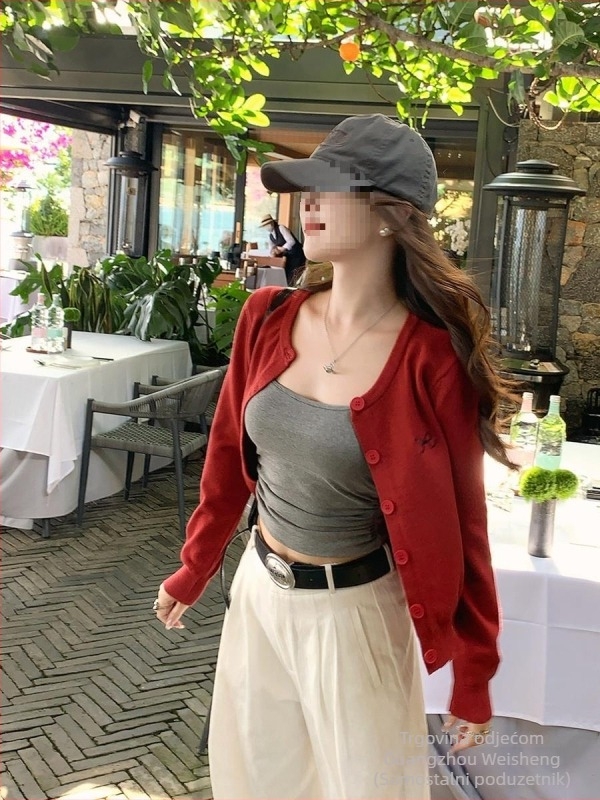Slim-fit kardigan od pletenog materijala, kratka dužina, okrugli izrez i dugi rukavi, za proljeće i jesen