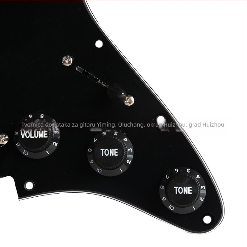 ST-3S pickguard za električnu gitaru – crni trostruki panel s velikim magnetskim snimačem
