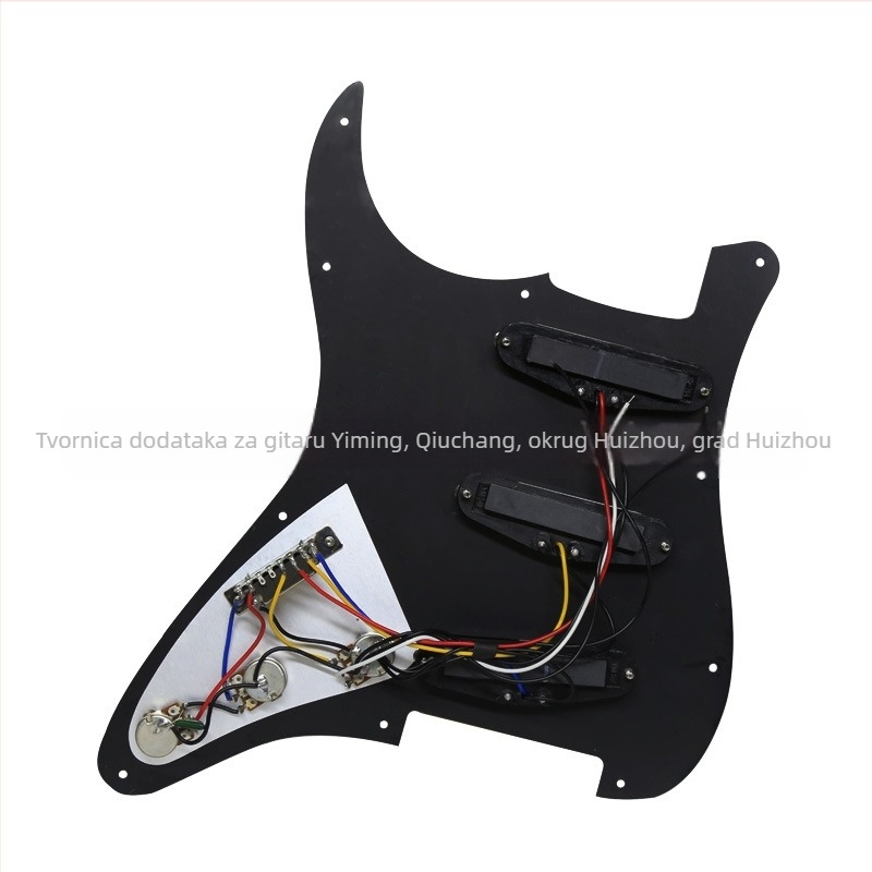 ST-3S pickguard za električnu gitaru – crni trostruki panel s velikim magnetskim snimačem