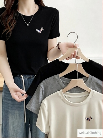 Ženski Lyocell T-shirt s kratkim rukavima, ljeto 2026, osvježavajuće i udobno, s izvezenim detaljima, uska silueta, okrugli izrez