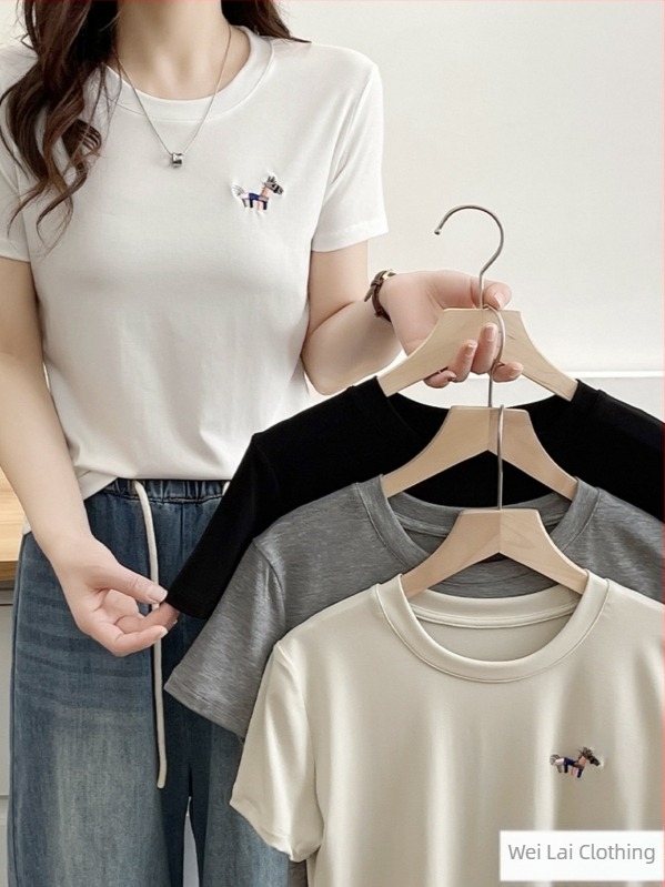 Ženski Lyocell T-shirt s kratkim rukavima, ljeto 2026, osvježavajuće i udobno, s izvezenim detaljima, uska silueta, okrugli izrez