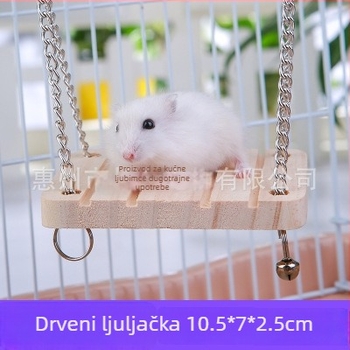 Drvena igračka za hrčka s ljuljačkom i platformom za skakanje