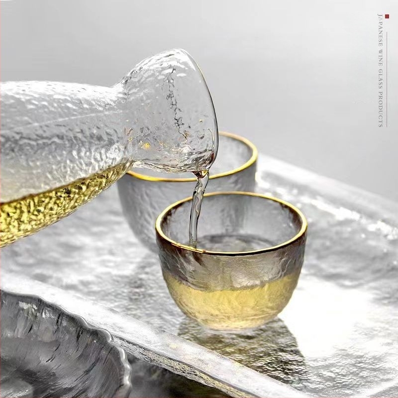 Japanski stil: čaša za sake s oblikom orlovog kljuna i kristalni grijač
