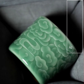 Čajna šalica od celadona s motivom Jade Cloud, keramika Yue kiln, vintage stil