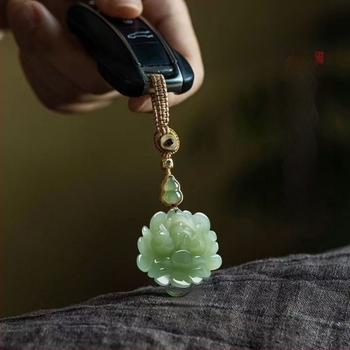 Prirodni Hetian žad – privjesak za automobil i ogrlica, minimalistički dizajn s plosnatim cvjetnim uzorkom, svijetlo zelena, unisex dodatak