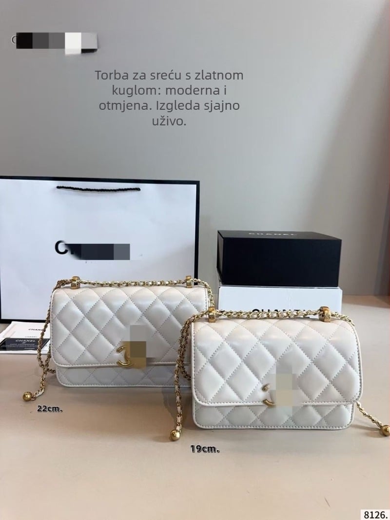 Chanel nadahnuta Fortune torba 2026, s dvostrukim zlatnim kuglicama, klasično dijamantno šivanje, WOC lančani remen za rame, lagani luksuz.