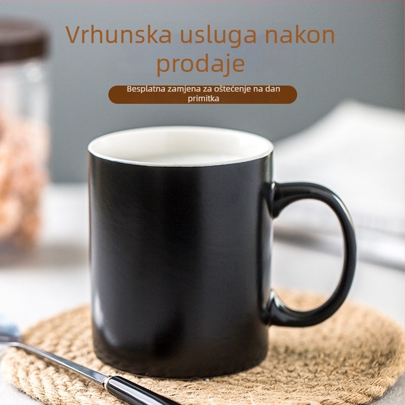 Keramička šalica za kavu u europskom stilu, crna mat, sa žličicom