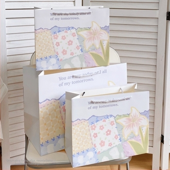 Mala prozirna vrećica za darove s cvjetnim uzorkom, Insta-stil nježne ljilane, bijela kartonska torba, poklon za Dan zaljubljenih