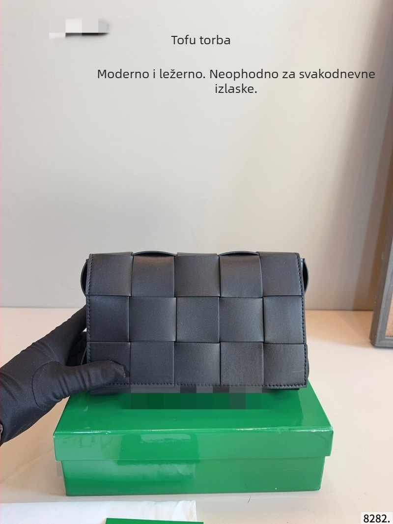 Mala ženska torbica od prave kože, ručno izrađena, crossbody, mini kvadrat oblik, proljeće 2025.