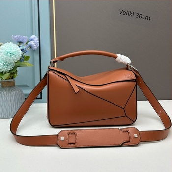 Klasična ženska torbica s širokom naramenicom, patchwork geometrijski dizajn u stilu puzzle, crossbody preko jednog ramena, prava koža, jastučasti dizajn