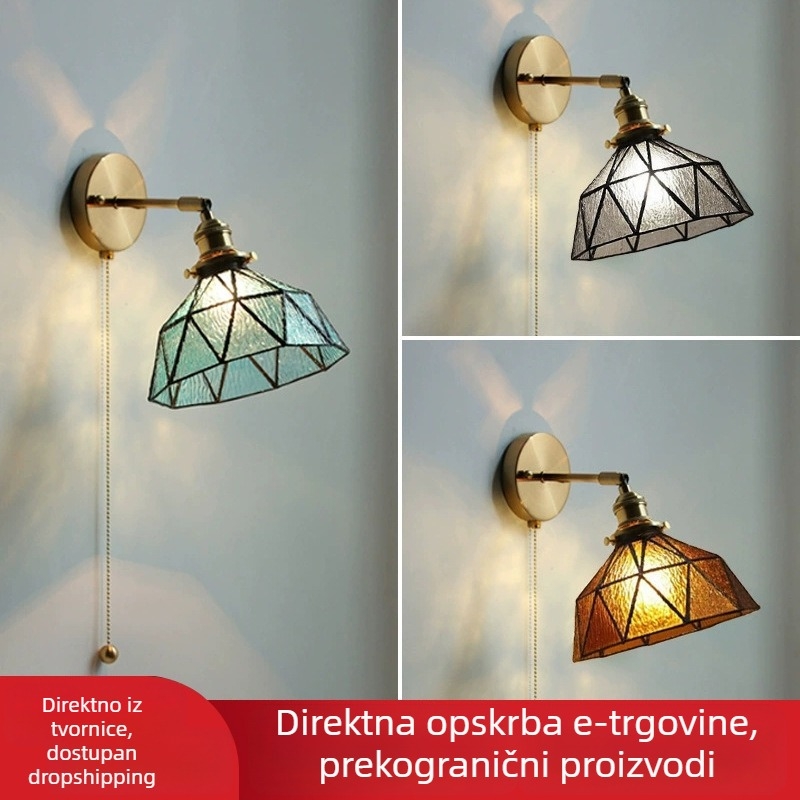 Japanskog stila retro zidna lampa od čitavog bakra s povlačnim prekidačem i staklenim sjenilom, pogodna za hodnike, balkone, garderobe i spavaće sobe.