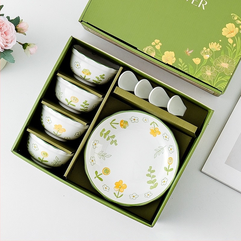 Pastoralnog stila porcelanski set: zdjela, tanjur i žlica u kutiji za poklon