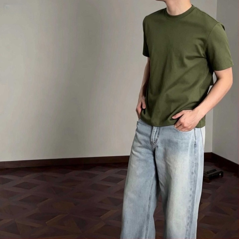 Muška majica od pamuka kratkih rukava, okrugli izrez, boxy kratka duljina, Slim-Fit kroj.