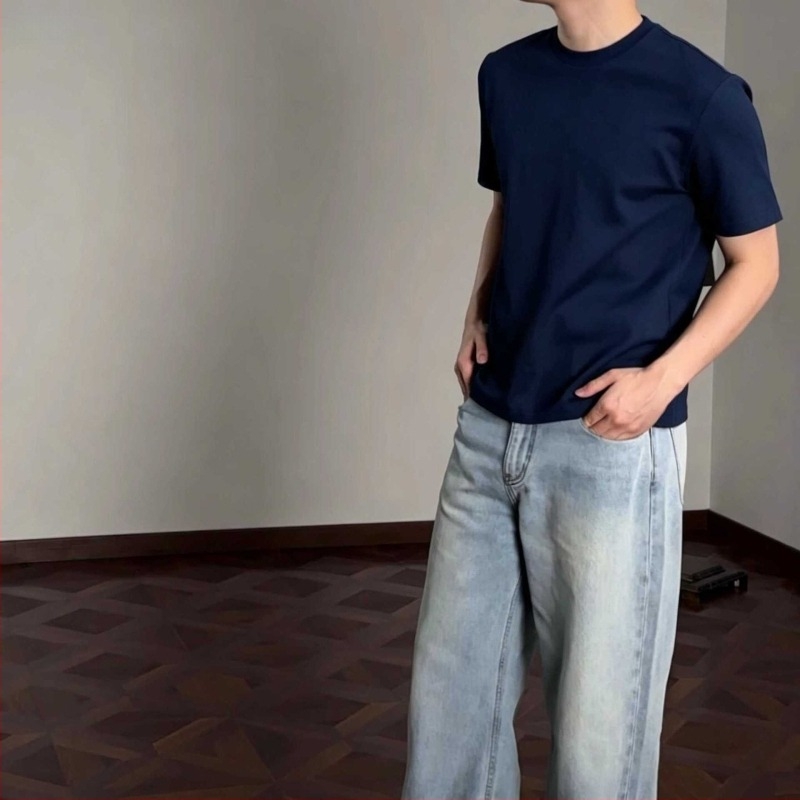 Muška majica od pamuka kratkih rukava, okrugli izrez, boxy kratka duljina, Slim-Fit kroj.